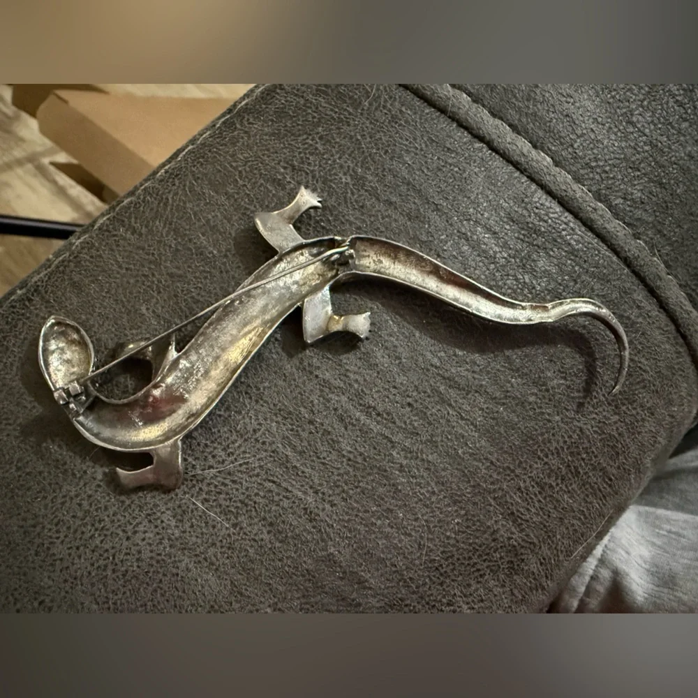 Elegant Sterling Silver Marcasite Lizard Brooch - Picture 2 of 3